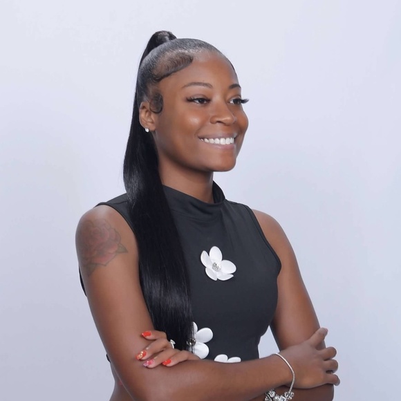 Meet your Posher, Jenae - Picture 1 of 2